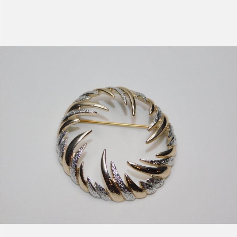 Sarah Coventry Brooch 1973